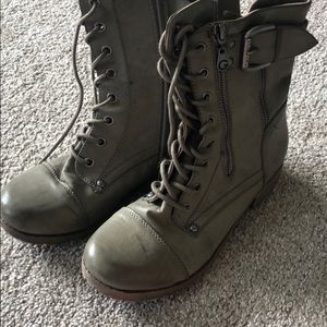 Guess boots